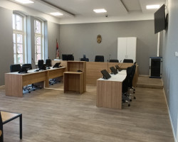 Правноснажним решењем кривичног већа Вишег суда у Нишу, Посебног одељења за сузбијање корупције укинут је притвор против окр. Д.С. и окривљеној је одређена мера забране напуштања стана, без одобрења суда, без примене електронског надзора.